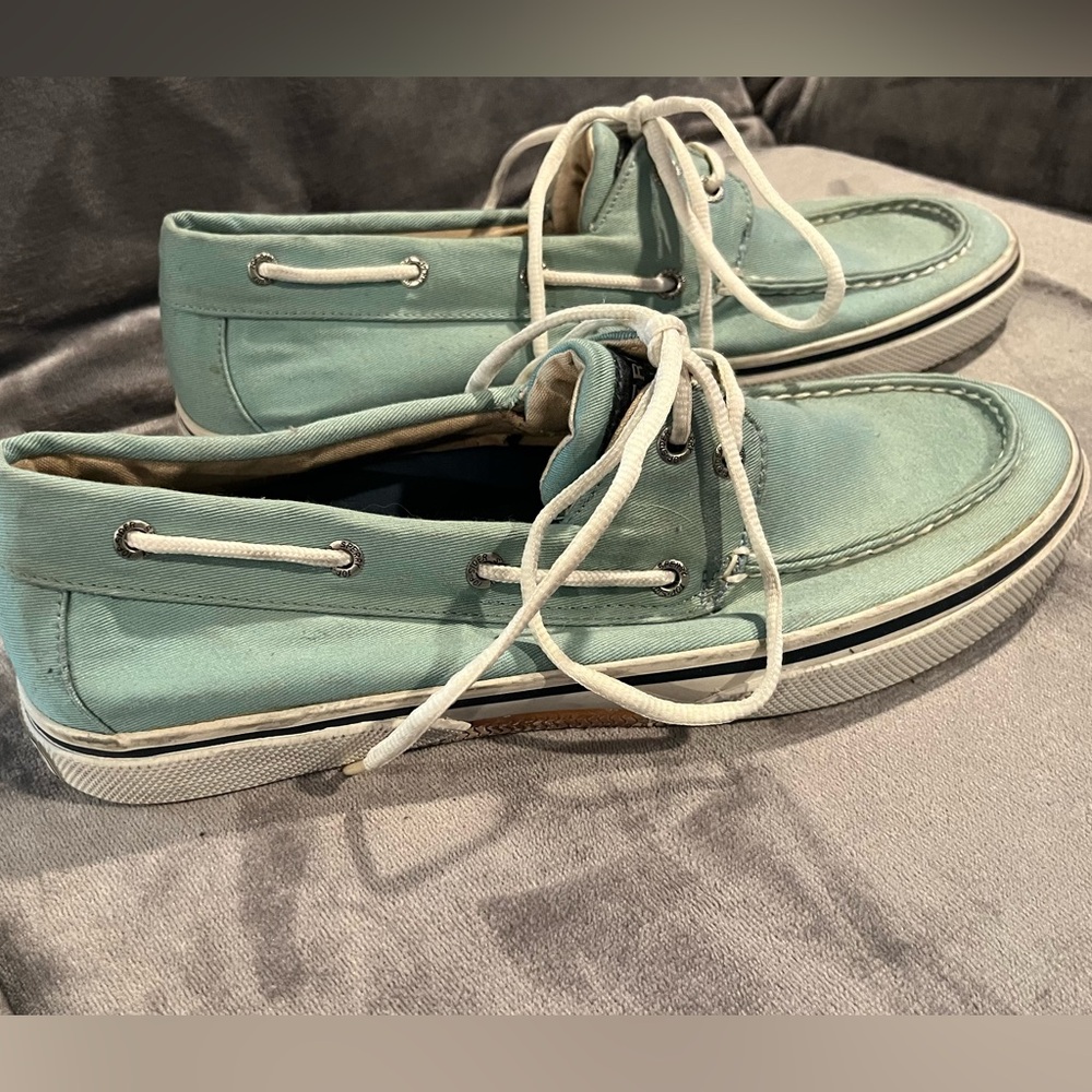 Sperry topsiders